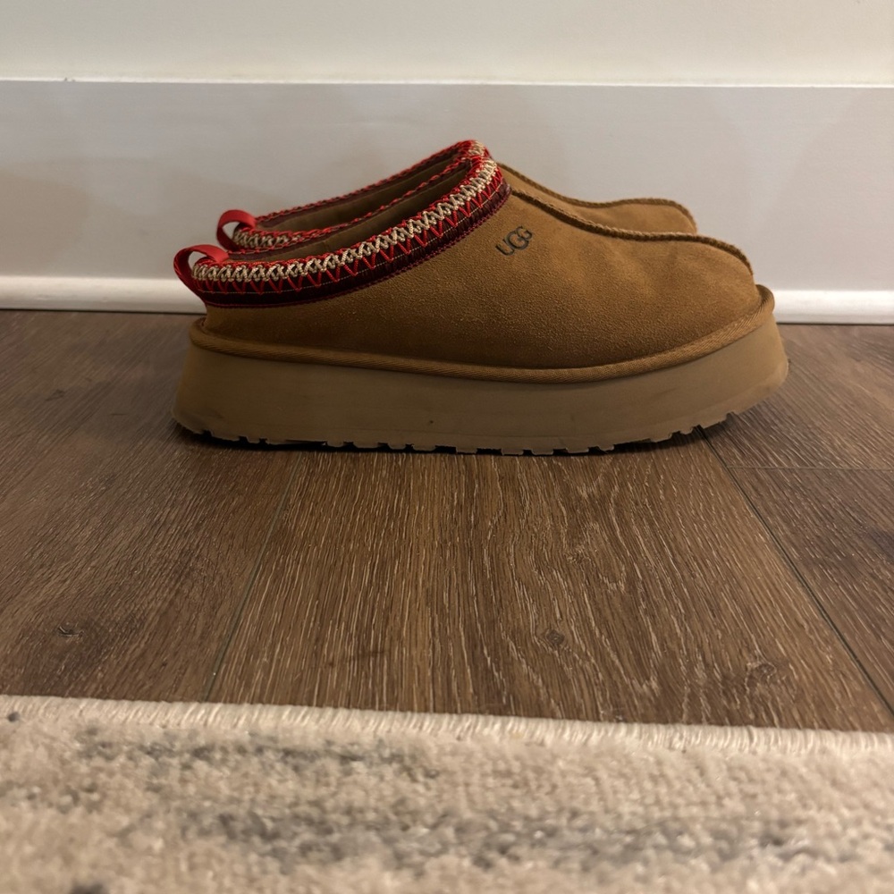 Ugg Taz Slippers (womens size 8)